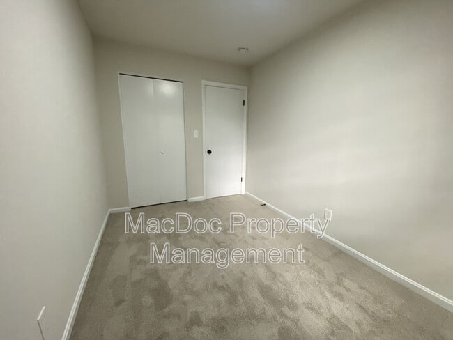 Building Photo - 9 Farrell Ln