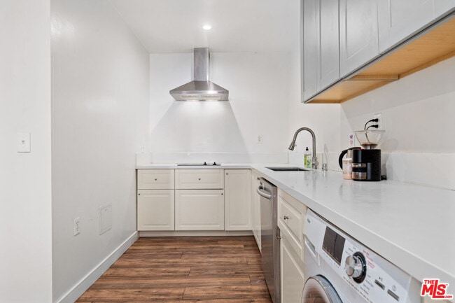 Building Photo - 2559 Colby Ave