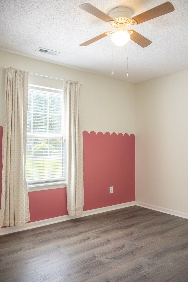 Building Photo - 3 bedrooms, Fenced in backyard, 12x24 shed, NO breed restrictions!