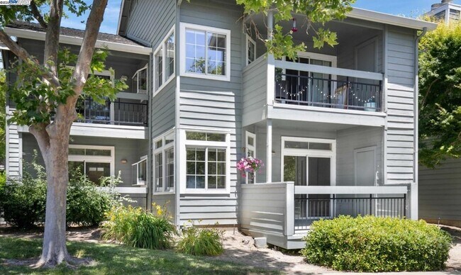 Building Photo - 8170 Mountain View Dr