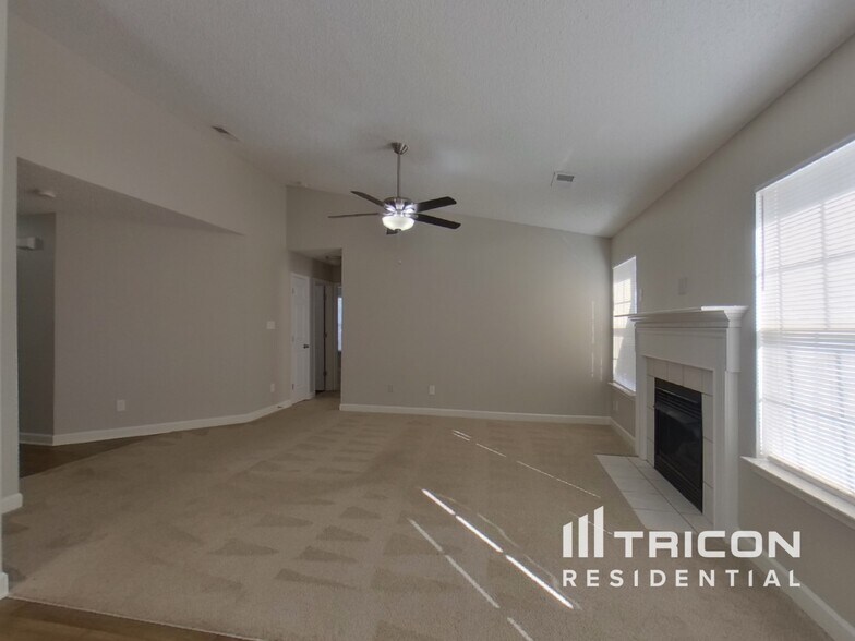 Building Photo - 2918 Brekonridge Centre Dr