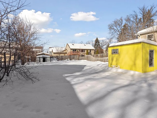 Building Photo - Updated 3 Bed | 1 Bath W/ Private Fenced Y...