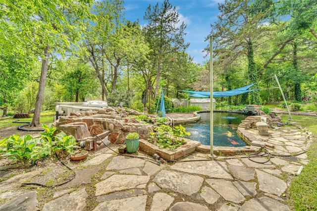 Building Photo - 2202 Southern Oaks Dr