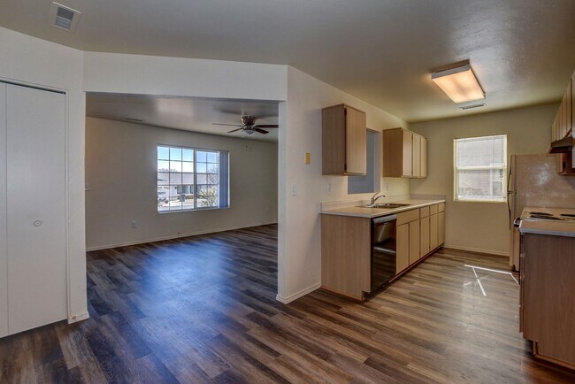 Building Photo - 6220 N Buckboard Dr