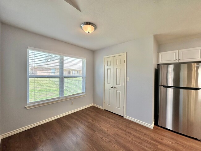 Building Photo - 3 Bedroom 2 Bath Duplex at Mansion Creek i...