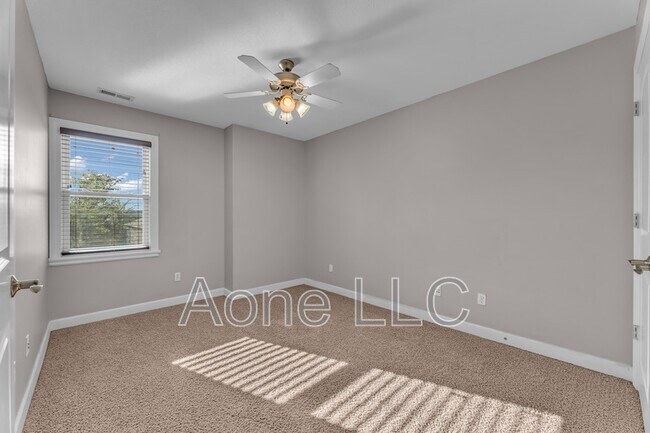 Building Photo - 4428 SE Oak Bend Dr