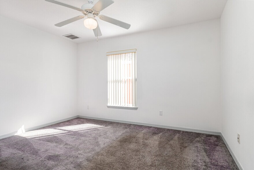 Building Photo - 923 Sandy Ridge Dr