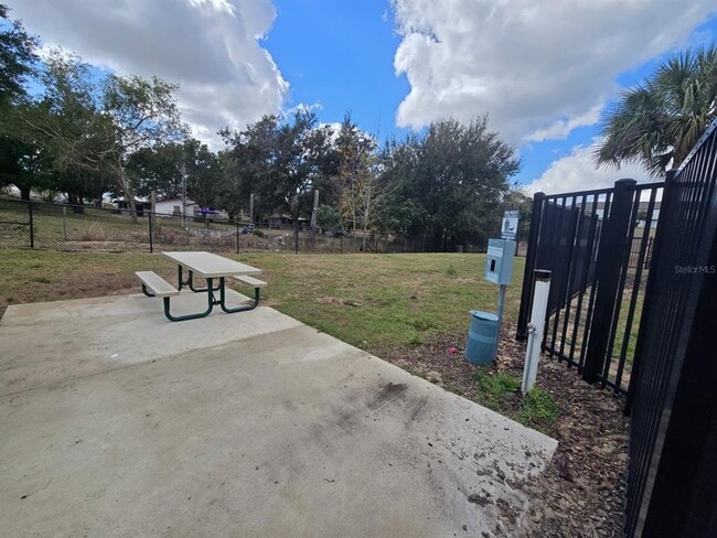 Building Photo - 936 Grandin St