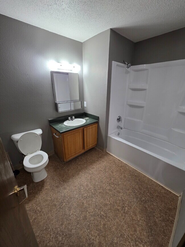 Building Photo - *WINTER MOVE-IN SPECIAL* 3 Bedroom | 2 Bat...