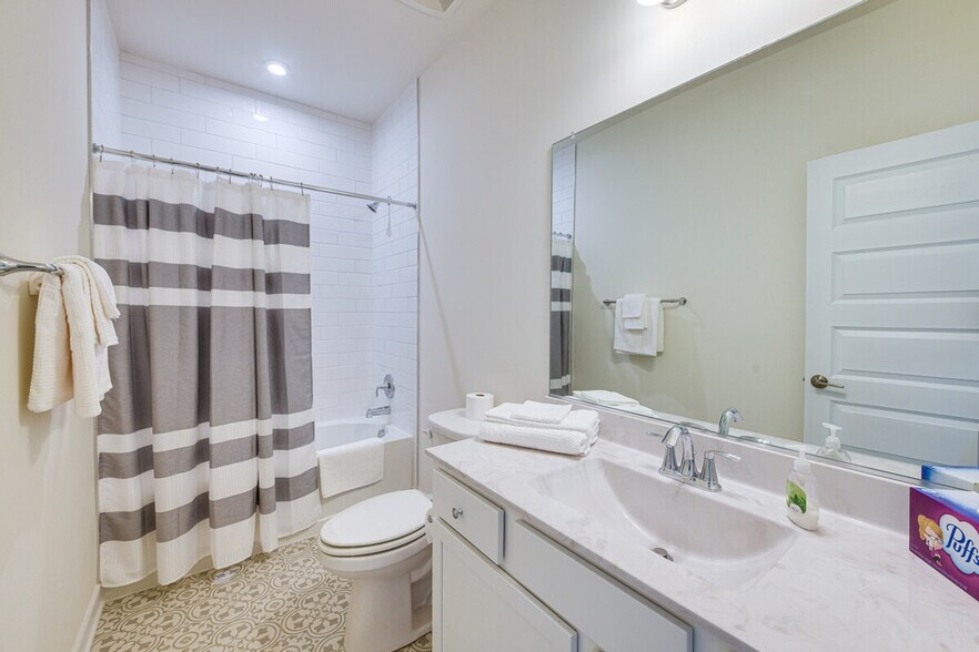 Building Photo - 1706 Mainsail Ln