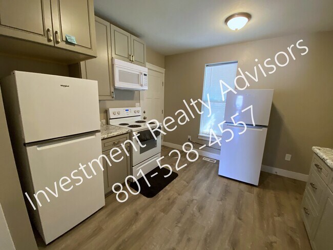 Building Photo - 263-265 S Poplar Ct-E