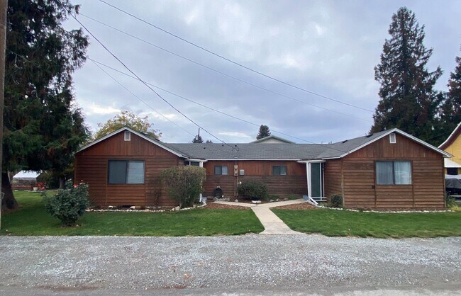 Building Photo - 523- 525  Markeson St