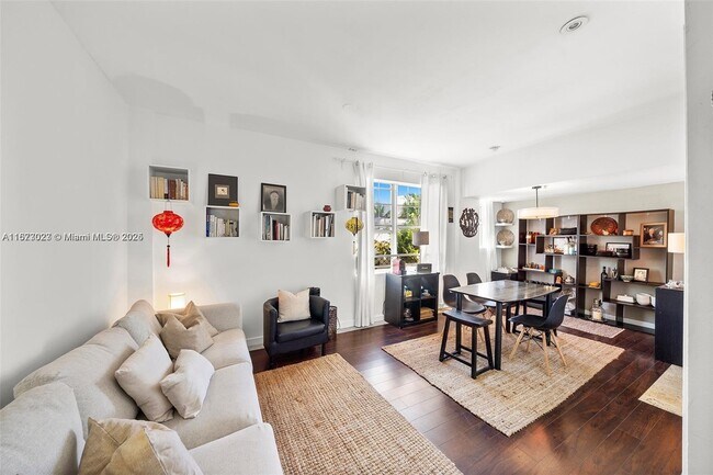 Primary Photo - 100 Collins Ave