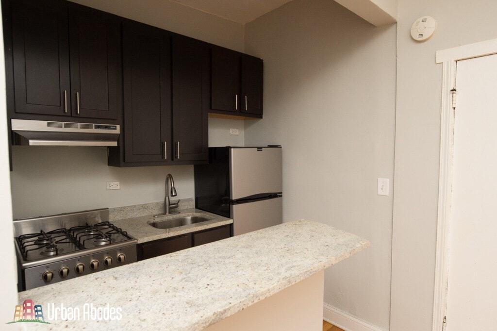 Building Photo - 4614 Paulina N St