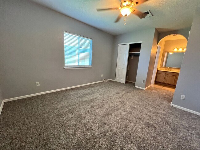 Building Photo - Beautiful East Side Home-Prime Location!