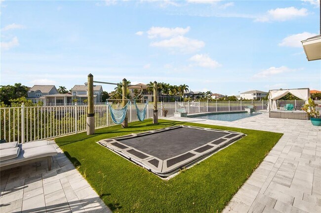 Building Photo - 718 Pinckney Dr