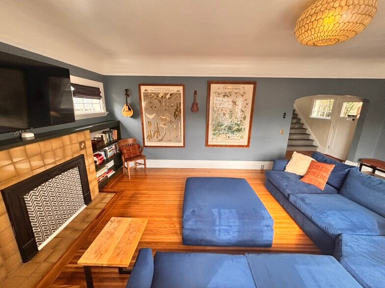 Building Photo - 238 Mather St