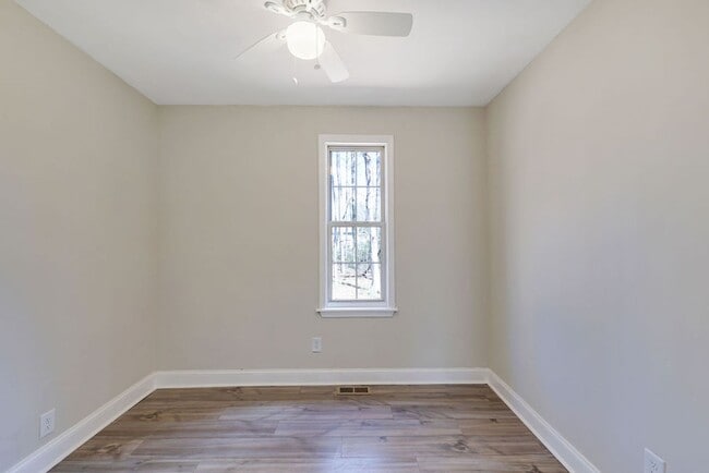 Building Photo - Beautiful renovated Home