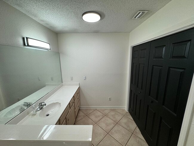 Building Photo - 220 Wynnehaven Beach Rd