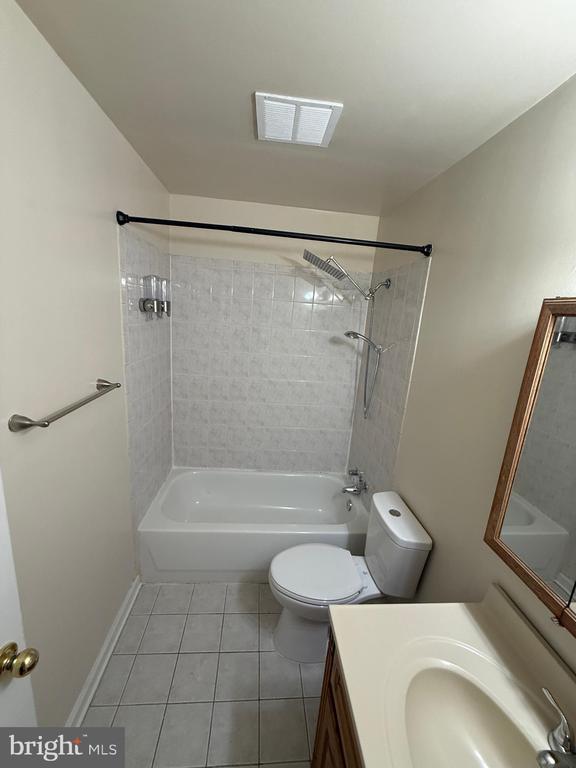 Building Photo - 405 Olde Greenwich Cir