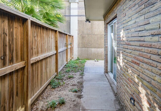 Building Photo - 4807 Merwin St