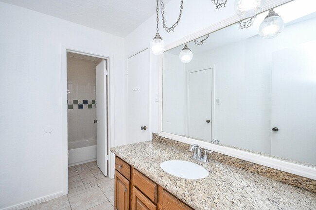 Building Photo - 2430 Long Reach Dr