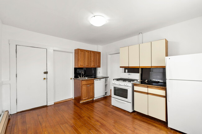 Building Photo - 22-26 Waltham St Maynard