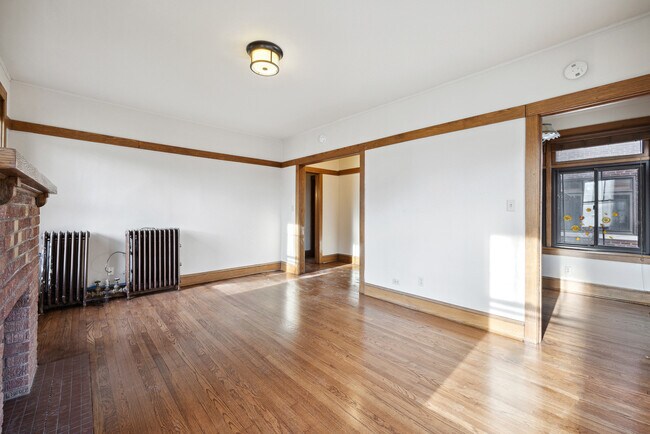 Building Photo - 3952 W Waveland Ave