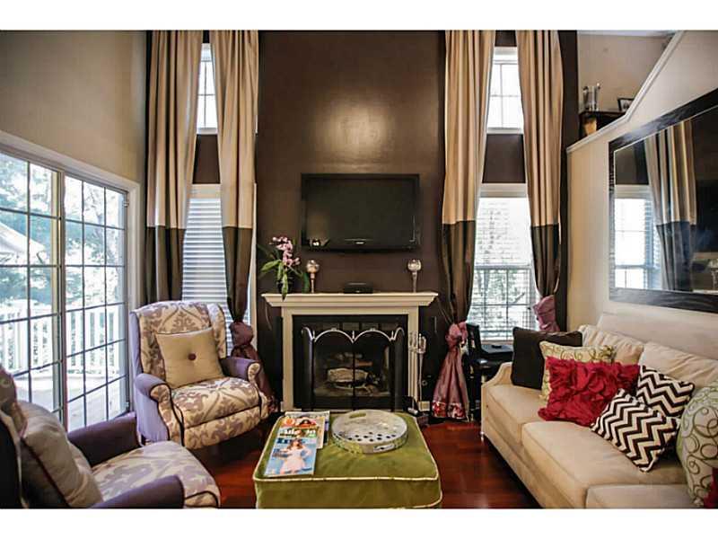 15 ft soaring ceiling with oOpen concept living room ( - 2022 River Heights Walk SE