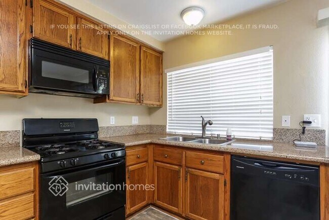 Building Photo - 24650 Myrna St