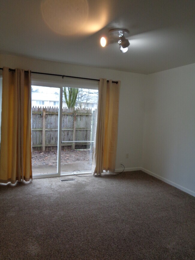 Building Photo - 3406 Kenbrooke Ct