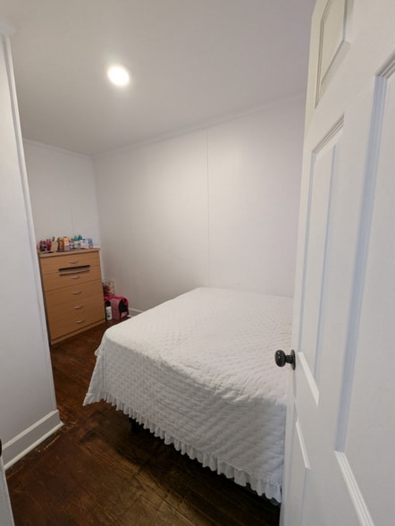 Building Photo - 217 John St