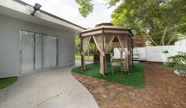 Building Photo - 2285 Dolphin Rd
