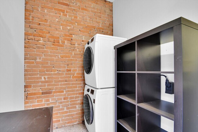 Building Photo - Architecturally Stunning Curtis Park Townhome With Historic Charm