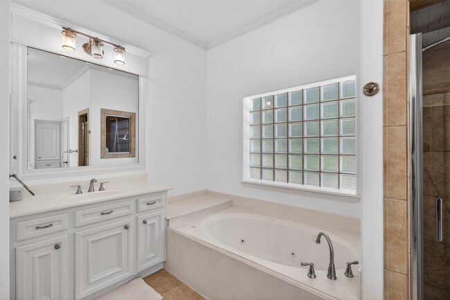 Building Photo - 10626 Crystal Cove Dr