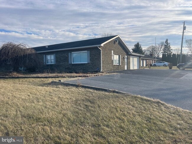 Building Photo - 4124 Lincoln Way E