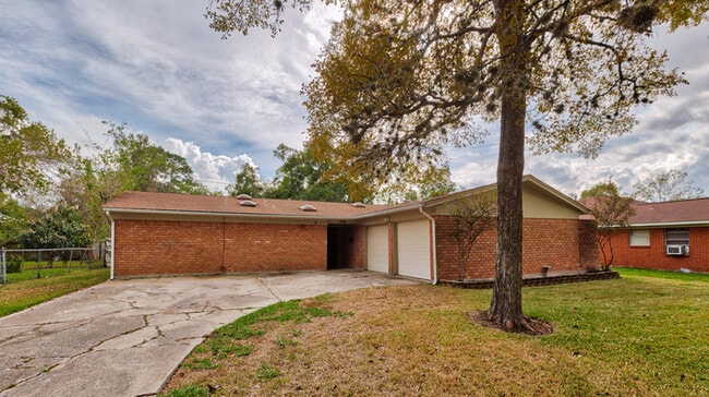 Building Photo - 409 Inwood Dr