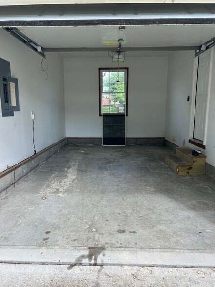 Building Photo - 22174 Vine St