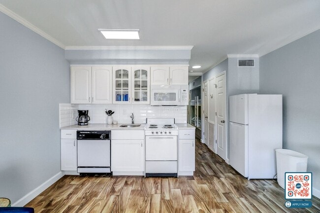 Building Photo - Coastal Villa With Ocean Views – Fully Furnished - SPECIAL