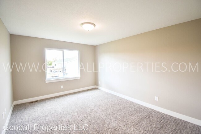 Building Photo - 4 br, 3 bath House - 1004 Warren St