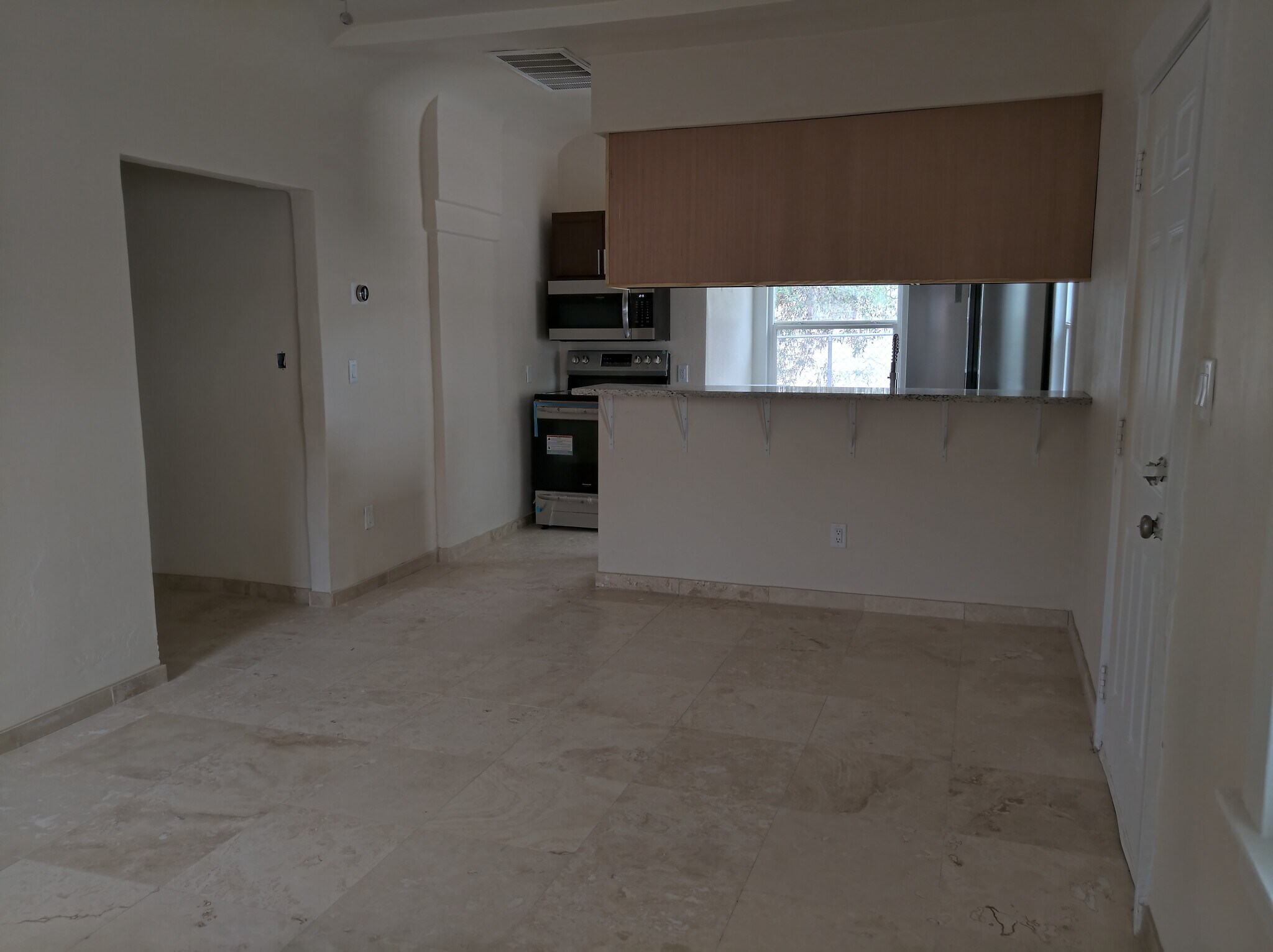 Living room - 1536 E 8th St