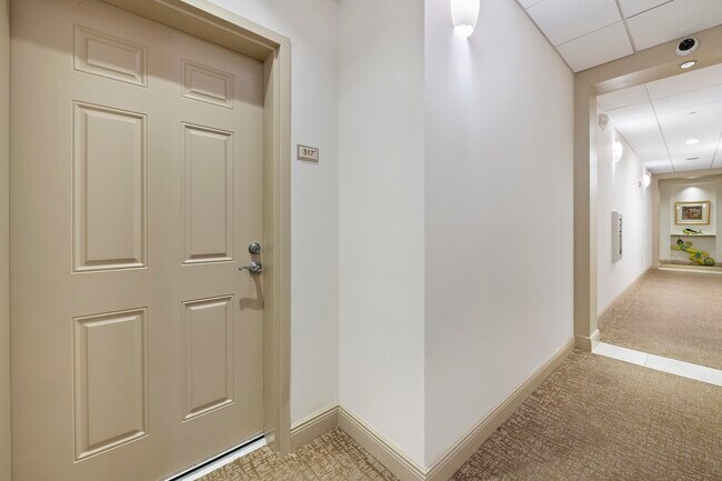 Building Photo - 511 Lucerne Ave