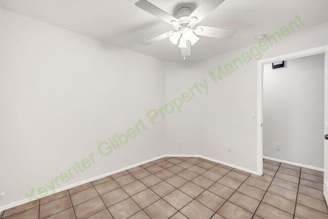 Building Photo - 1284 W Kingbird Dr