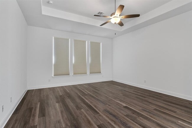 Building Photo - 724 Landing Ln