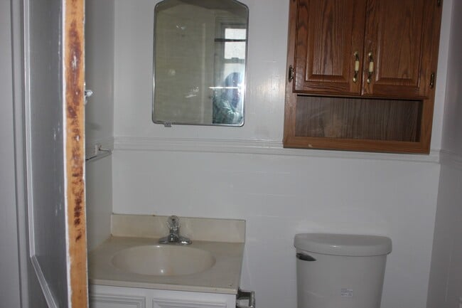 Building Photo - Two Bedroom Apartment for Rent