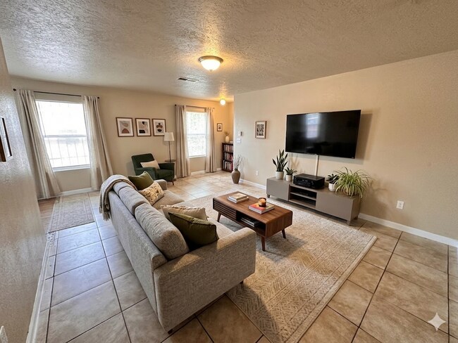 Building Photo - *"PRICE  REDUCED + MOVE-IN SPECIAL" 3 Bedroom 2 Bathroom with 2 Car Garage
