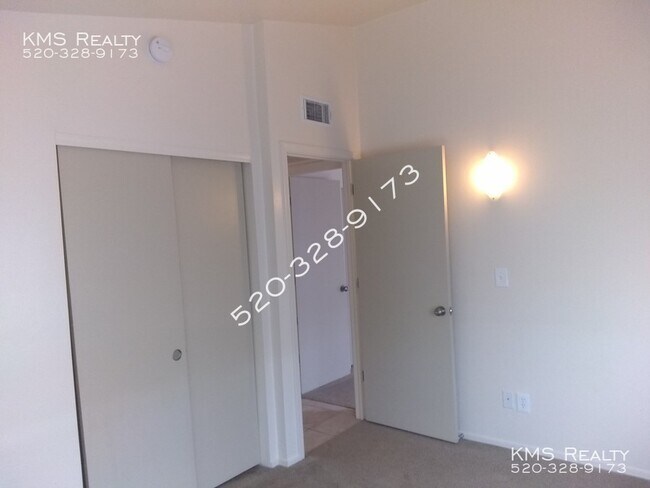 Building Photo - 4 Bedroom 2 Bath -824 W Oahu Circle - OWNE...