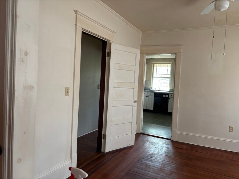 Building Photo - 27 Scammell Ave