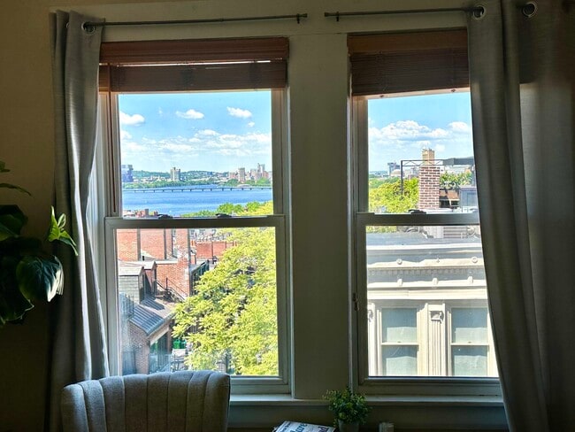 Building Photo - 108 Myrtle St