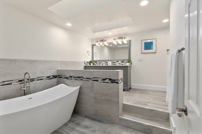 Building Photo - 6315 142nd Ave SE